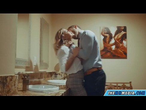 ❤️ Вақте ки як малламуй busty шумо дар як ҳоҷатхона ҷамъиятӣ seduces ❤️❌ Супер секс дар tg.hqpornvideos.ru